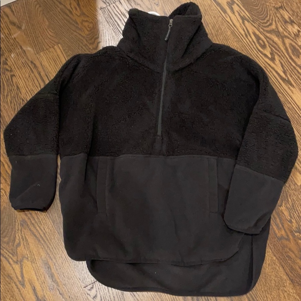 Women’s Sherpa North Face jacket pull over